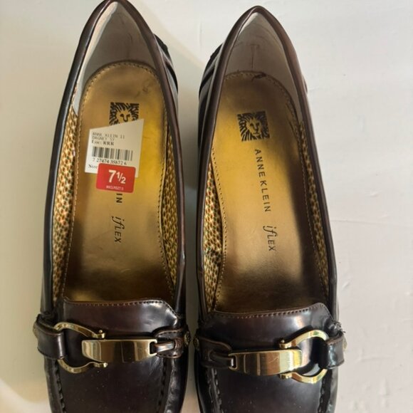 NWT Anne Klein Iflex AK DAGNEY Brown Slip on Loafers Silver Accent Buckle Sz 7. - Picture 5 of 7